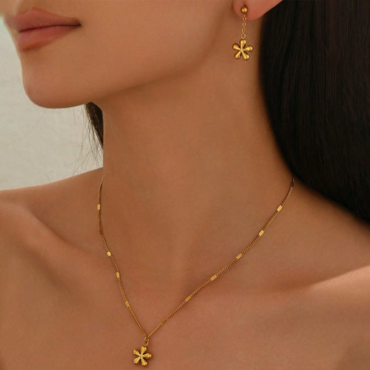 Lxalry 18K Gold Plated Floral Carved Mirror Jewelry Set Hypoallergenic Skin Safe Necklace Earrings For Daily Evening Never Fade Luxury Gift With Precision Cast Petals