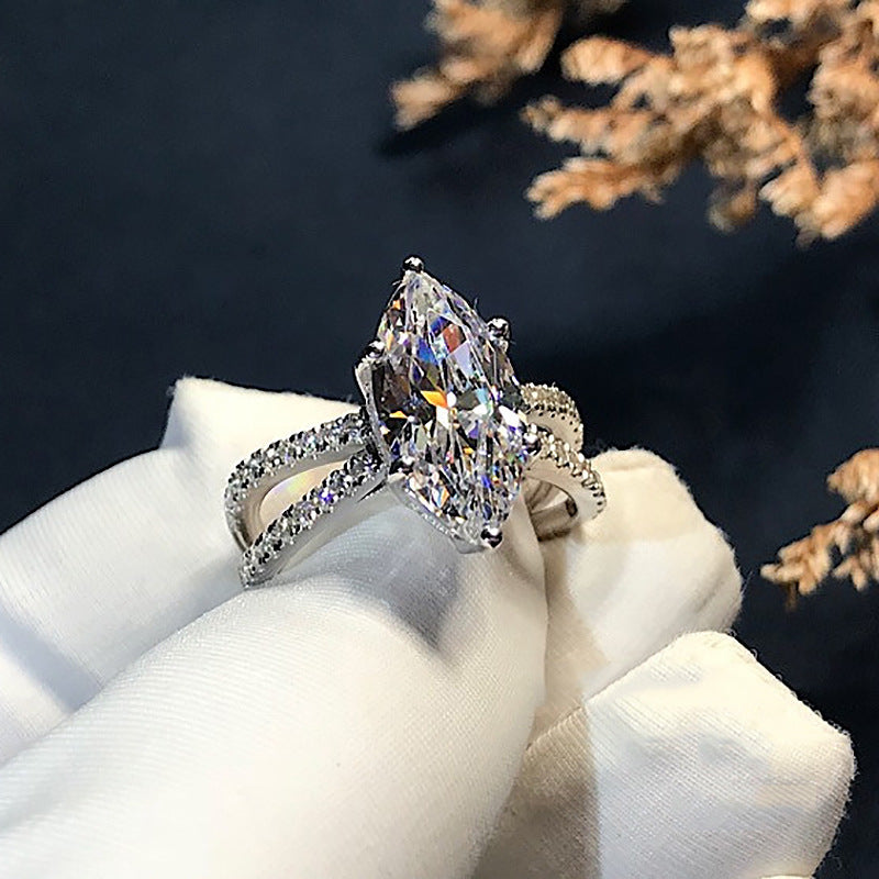 Six prong ring female ring diamond ring simple