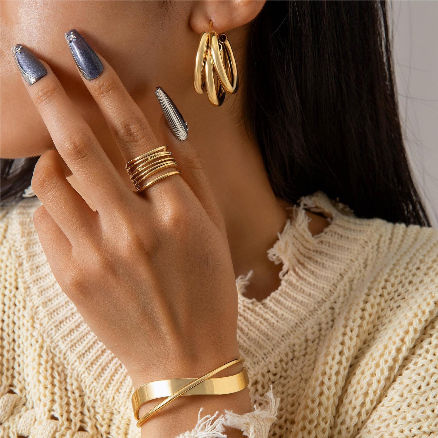 Design Hug Ring Bow Open-ended Bracelet