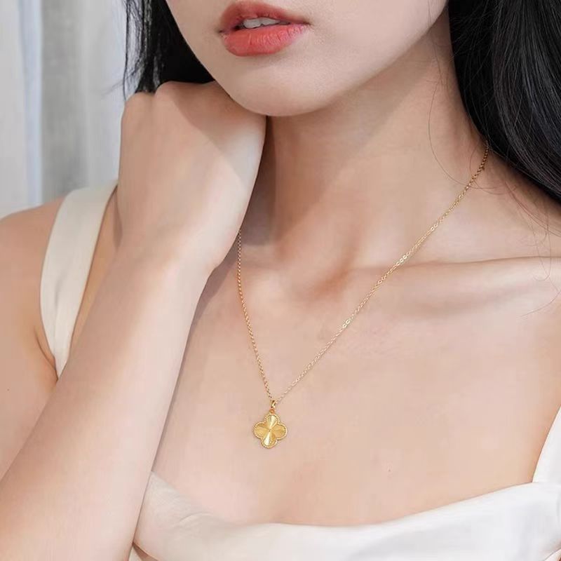 Crushed Ice Gold Four-leaf Clover Necklace